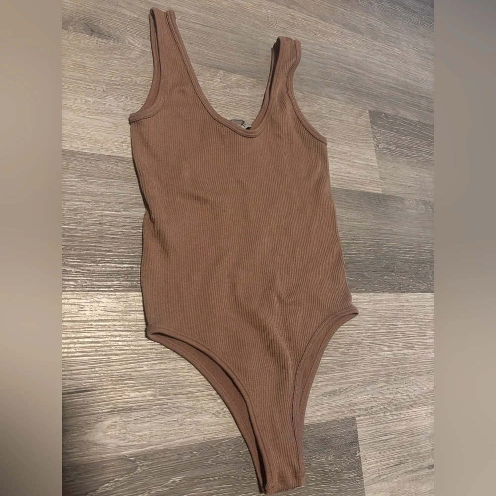 Zara Ribbed Bodysuit - Picture 1 of 3